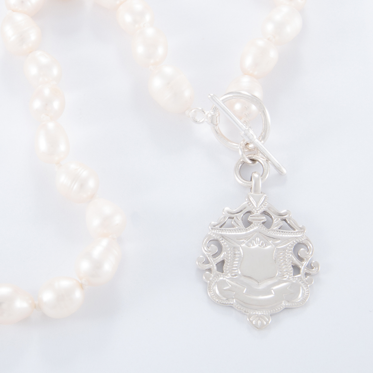 18 Inch Freshwater Pearl Necklace with 