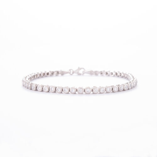 Our 2mm Sterling Silver Cubic Zirconia Tenis Bracelet. Shown here, with multiple sparkling round CZ, as well as a 925 sterling finish. In short, this is an amazing timeless, and classic piece. The perfect addition to your personal jewellery collection. Or as a gift for that extra special someone.